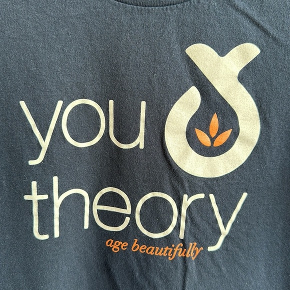 You Theory Age Beautifully black cap sleeve tee, size L - Picture 2 of 6